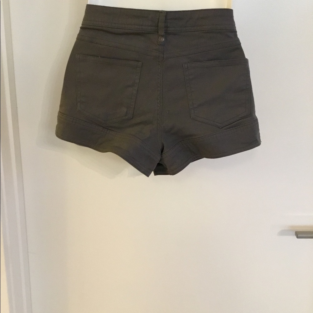 Max Rave.  Gray Short. Size 9 $40 - Picture 6 of 11
